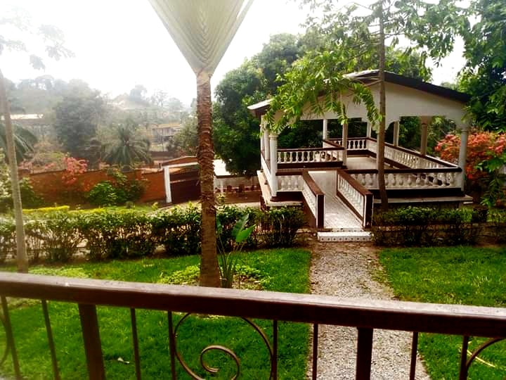 Villa R+1 en location dans la corniche à NGARAGBA